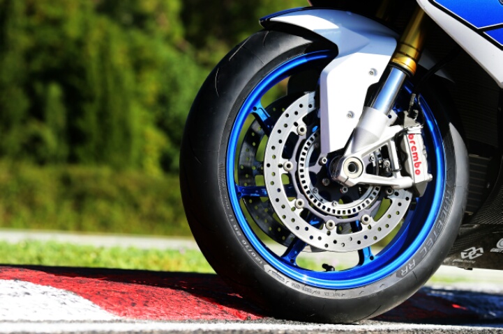 RACETEC™ RR: novo pneu racing supersport da METZELER