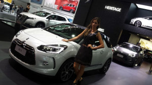 Novas marcas, como a DS e mulheres bonitas fizeram o salão 