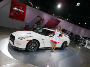 superesportivo GT-R, com motor 3.8 litros V6 biturbo