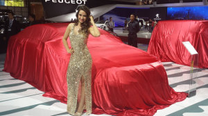 Enquanto ainda eram segredos, guardados por moças bonitas 