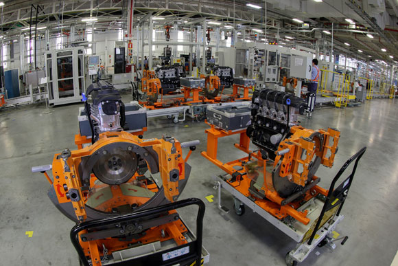 Fábrica de motores da GM comemora dois anos de atividades
