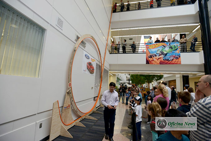 Ford mostra pista de Looping para ensinar ciência para as crianças americanas