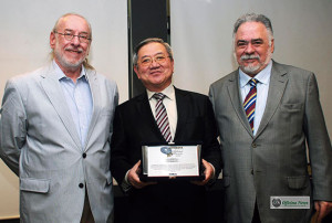 Da esquerda para a direita: Vicente Alessi Filho (AutoDATA), Edson Miyazaki (NGK) e S Stéfani (AutoDATA)