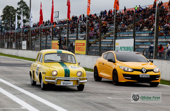 Renault mostra Sandero R.S.ao lado de clássicos da marca