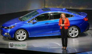 Mary Barra, presidente da GM, apresenta o Cruze