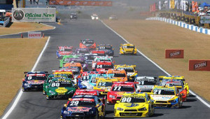Serra (29) e Maurício (90) tambeem brilharam em Goiânia (foto Stock Car)