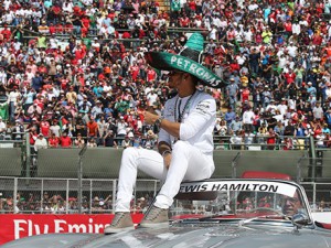 Terceiro título no bolso, Hamilton estava mais relaxado no México (foto Mercedes)