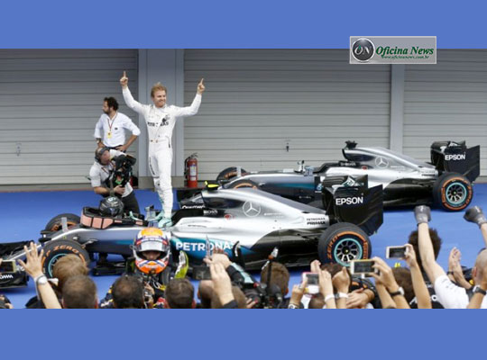 Rosberg firme, Vettel nem tanto