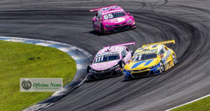 Thiago Camilo fez uma ultrapassagem antológica para vencer a segunda corrida em Curitiba (Foto Victor Eleutério)