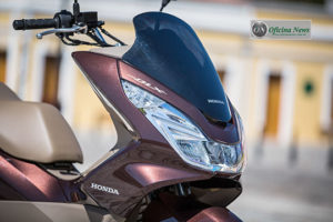 Honda lança scooter PCX com visual mais sofisticado