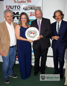 Charles Marzanasco e Lothar Werninghaus (Audi) recebem prêmio de Licinaira, Barroso e João Euclides