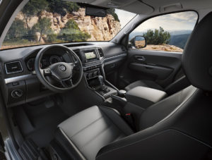 Amarok, retoques na frente, mudança no interior