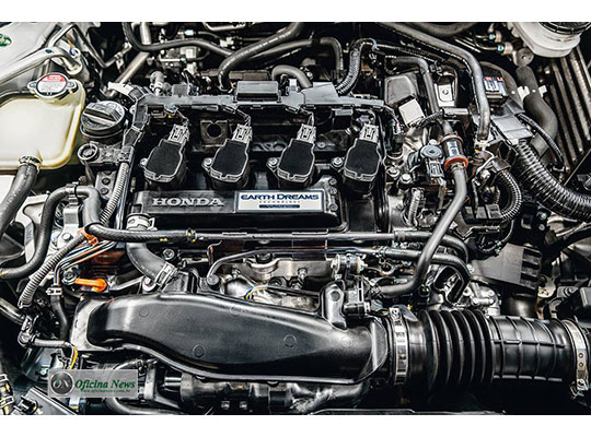 O bom, agradável e caro Honda Civic Touring, o turbo