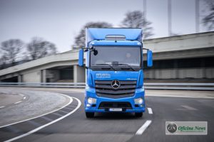Mercedes-Benz Trucks inicia testes com caminhão elétrico