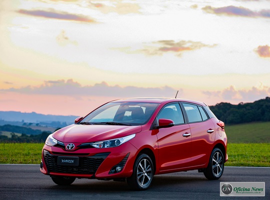 2._novo_toyota_yaris_2019_alta