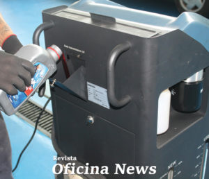 Acompanhe a troca de óleo do câmbio automático