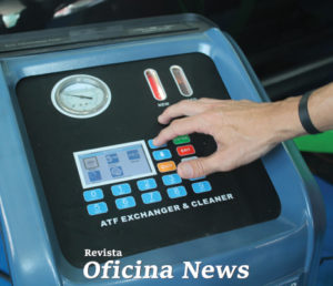 Acompanhe a troca de óleo do câmbio automático