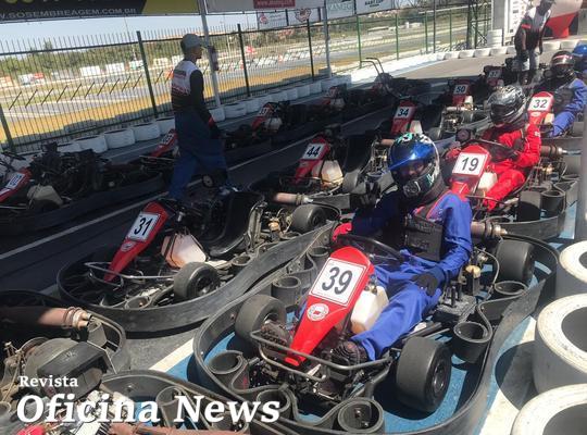 Revendedores Texaco competem de Kart com Nelsinho Piquet