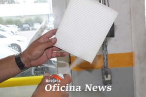 Mecânica Leve: Troca do filtro de cabine do Citroën C3. Pensando em preservar a saúde respiratória dos ocupantes do carro, o filtro