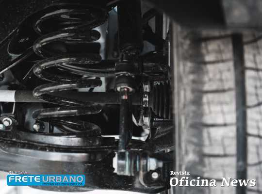 Folgas da barra estabilizadora, bieleta e buchas pedem verificação