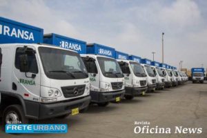 Mercedes-Benz Accelo fazem distribuição de bebidas no Peru