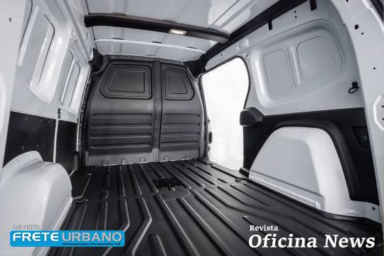 Renault lança Kangoo E-Tech com motor elétrico de 90 kW